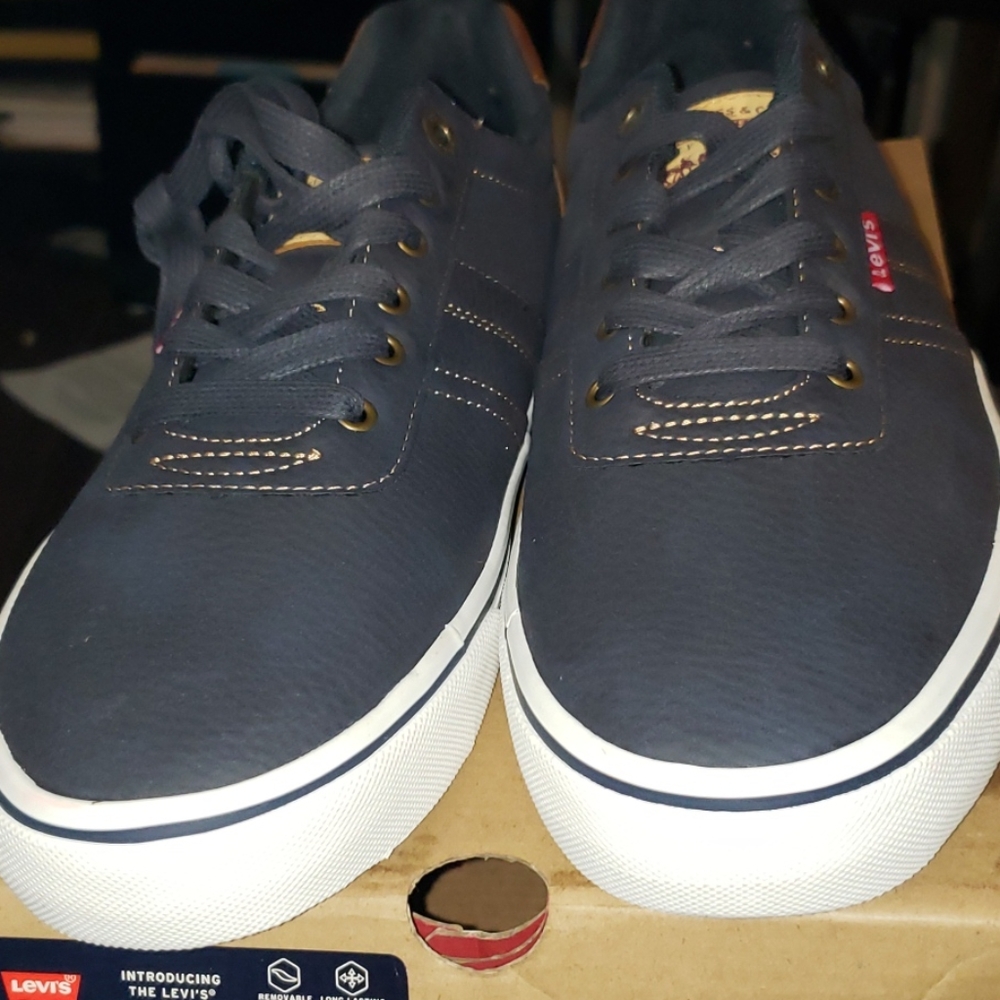 Mens Levi's shoes >Brand New - Picture 1 of 6